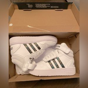 Brand New Kids Boys Adidas Athletic Hoops Mid Shoes Size 10K, comes with box